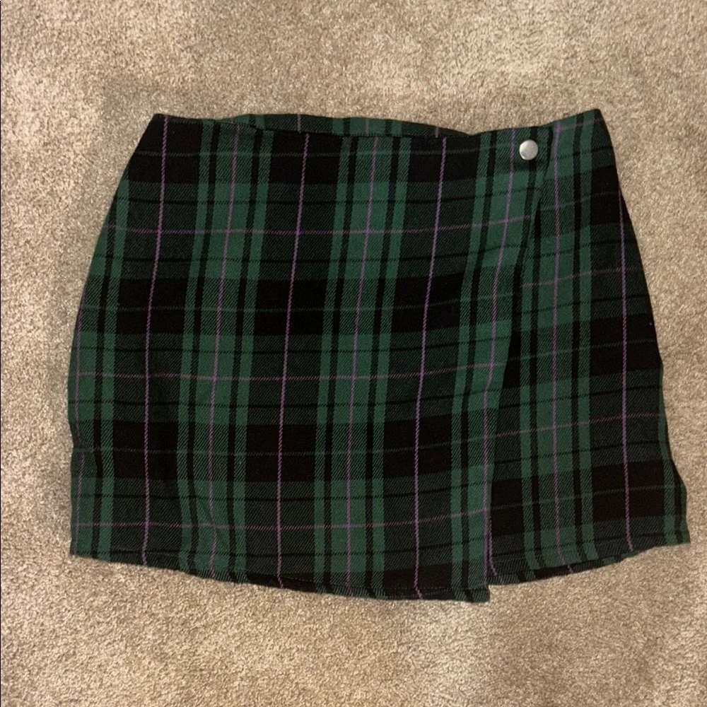 Plaid Green and Black Women's Skirt - Picture 1 of 3
